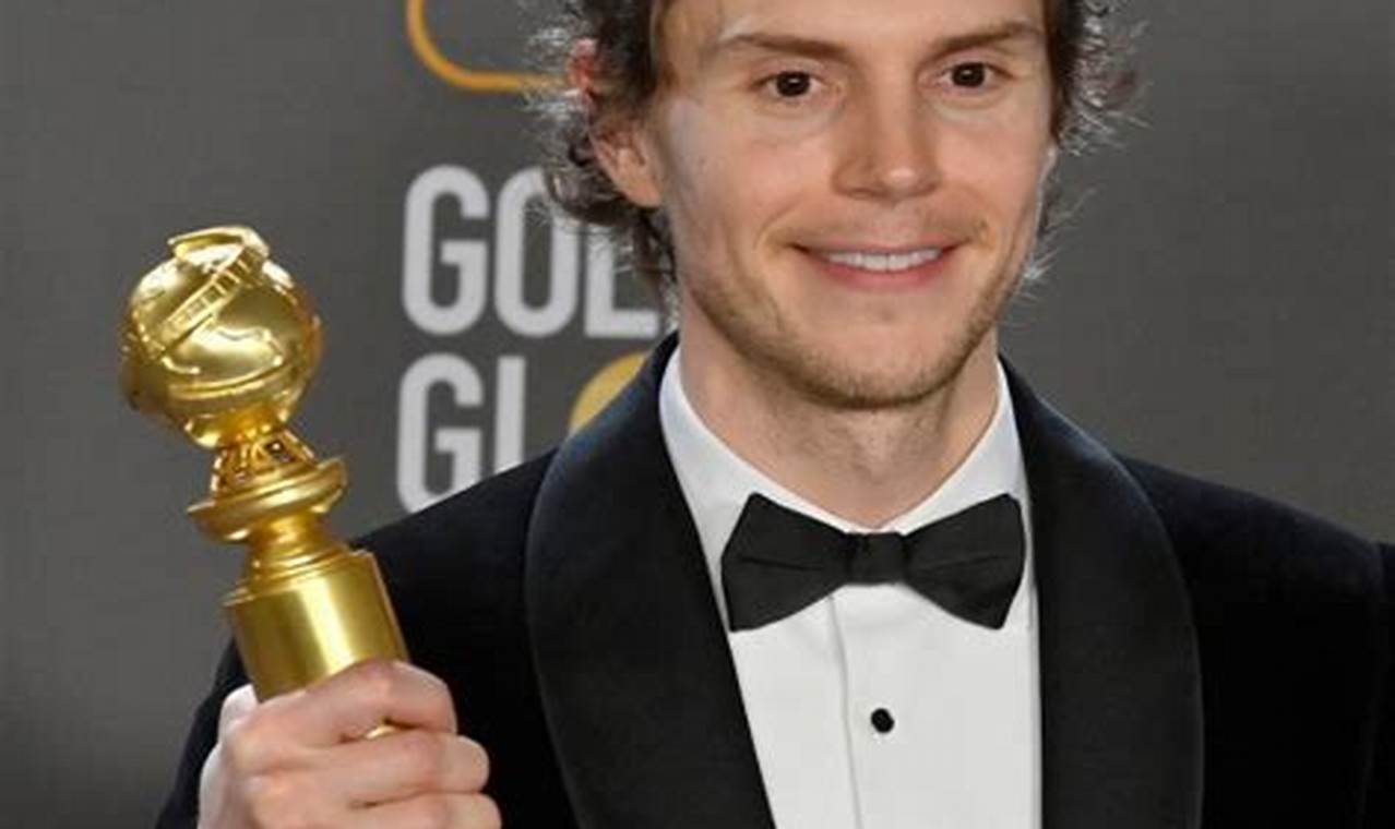 Golden Globes 2024 Evan Peters