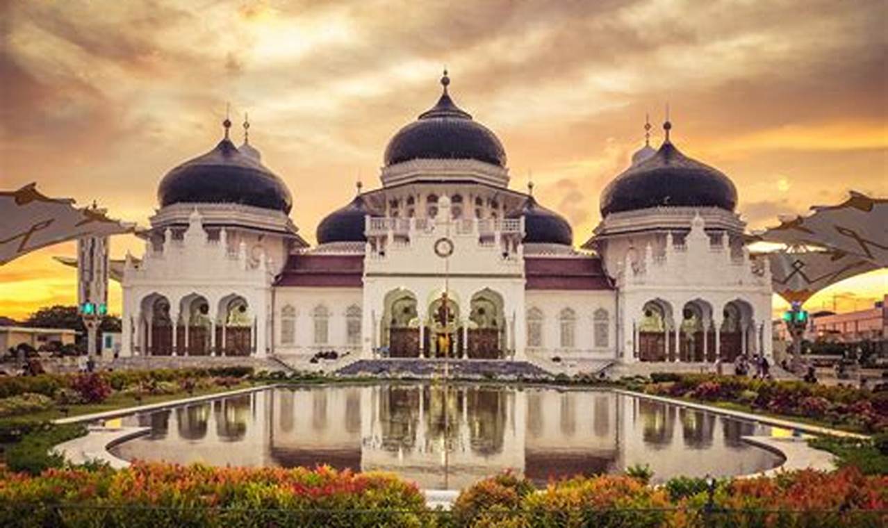 Liburan Islami di Aceh: Menyambangi Masjid Raya Baiturrahman yang Megah!