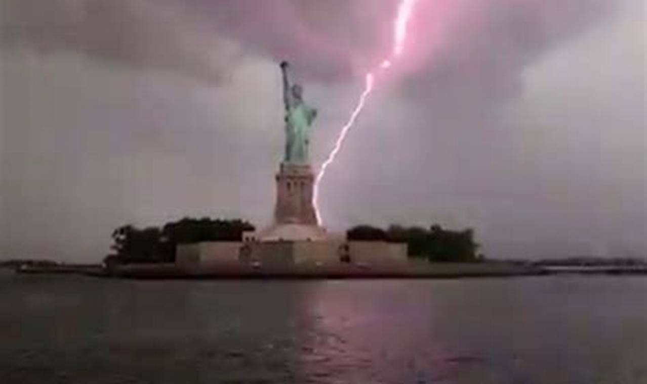 Lightning Strike Statue Of Liberty Yesterday