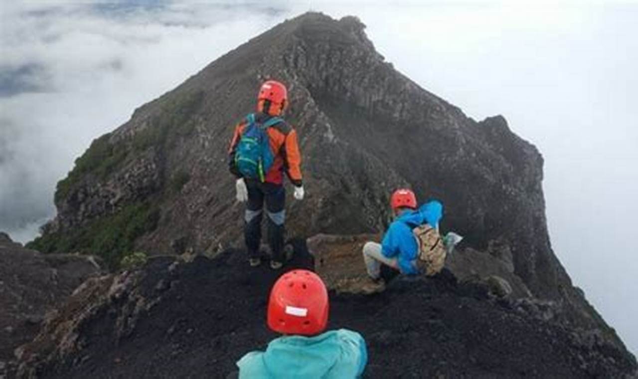 Petualangan Ekstrem di Puncak Gunung: 7 Destinasi Pendakian yang Menantang Adrenalin!