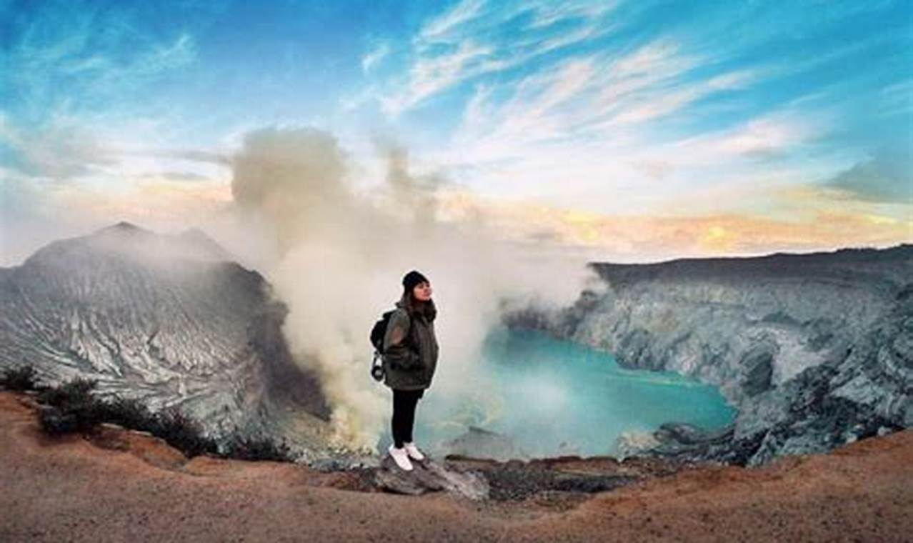 Petualangan di Kawah Ijen: Menyaksikan Pesona Api Biru dan Danau Belerang!