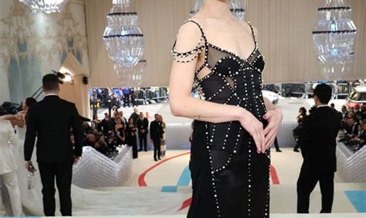 Phoebe Bridgers Met Gala 2024