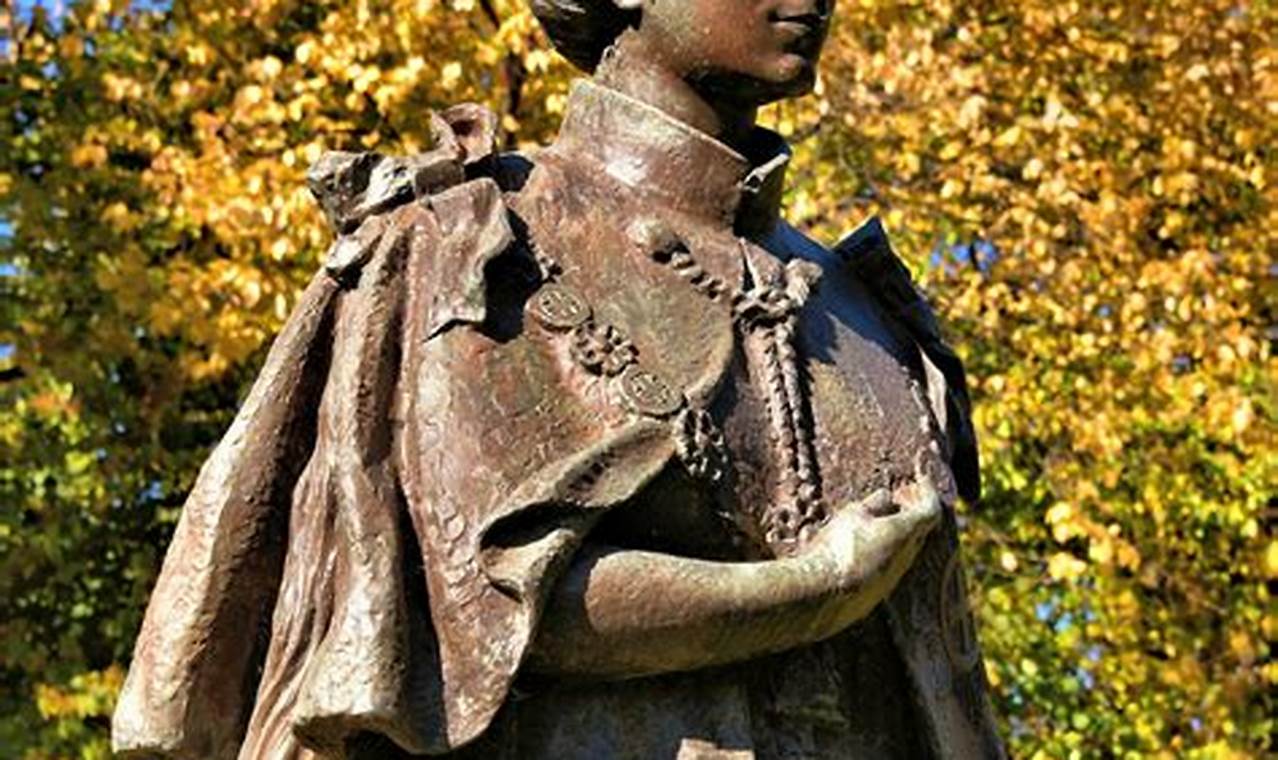 Statue Queen Elizabeth Ii