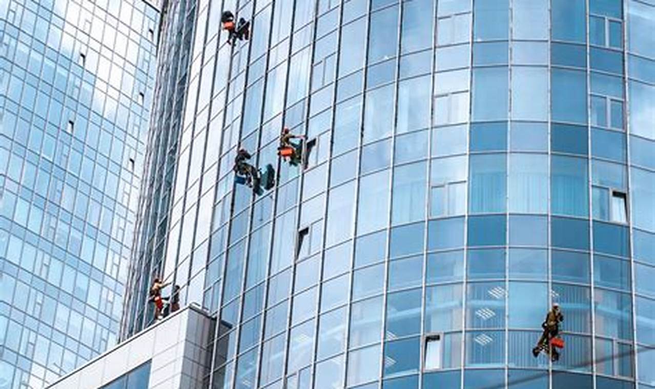 cara membersihkan kaca gedung tinggi