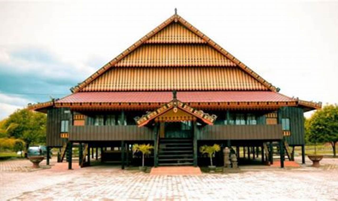 Rumah Adat Sulawesi Tenggara: Keunikan, Fungsi, dan Cara Melestarikannya