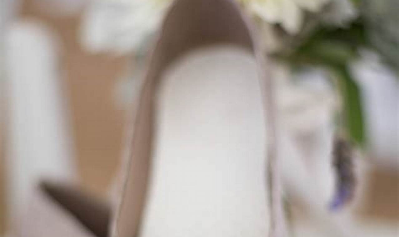 Stylish Winter Wedding Shoes: Stay Warm, Walk Confidently, Look Stunning