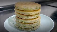 西北小强妈妈教你最简单的葱花饼制作方法，酥脆金黄，跟下雪天很配 -- The easiest recipe of chinese green onion pancake, very crispy