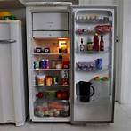Menghindari membuka pintu kulkas terlalu sering atau terlalu lama