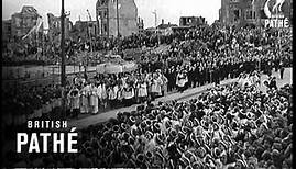 Corpus Christi In Cologne (1947) / Prozession durch Köln