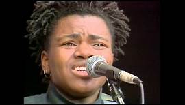 Tracy Chapman - Talkin' About A Revolution (Official Music Video)