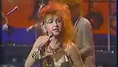 Cyndi Lauper - Girls just want to have fun | A todo clásicos del siglo XX