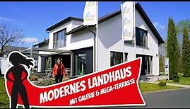 Fertighaus Housetour: Modernes Landhaus mit Galerie und Mega-Terrasse | Keitel Haus | Hausbau Helden