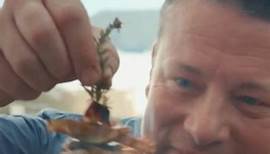 📺Schaltet am Samstag um 17:30 Uhr bei VOXup ein, zur Free-TV-Premiere von "Jamie Oliver: 5 Zutaten mediterran"🌞In der heutigen Folge reist Jamie nach Tunesien, um die traditionelle Couscous-Zubereitung zu erkunden, leckeres Streetfood zu probieren und am Strand mit einheimischen Köchen zu kochen. Vondiesen Eindrücken inspiriert, zaubert er knusprige Garnelen und einen köstlichen Eintopf aus Hühnchen und Merguez.🍤💖 #VoxUp #jamieoliver #kochshow #rezepte | VOX