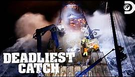 Facing the Arctic Hurricane | Deadliest Catch | Discovery