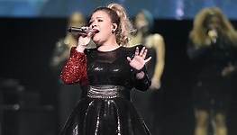 Kelly Clarkson Reveals the Heartbreaking Truth About Her Estranged Father