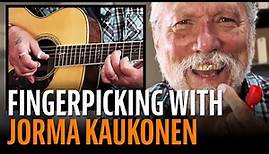 Jorma Kaukonen gives Dan Erlewine a fingerpicking lesson
