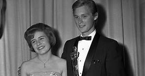 Melvyn Douglas winning Best Supporting Actor for "Hud"