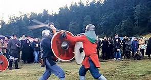 Duelo Vikingo con Escudo y Espada Waster Einvigi/Holmgang Ormbitur en Viking Fest de Mundo Medieval