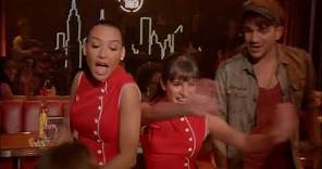 Glee - Gloria (Full Performance) 5x10