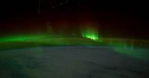 La impresionante aurora austral captada desde el espacio - BBC Mundo