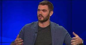 Alex Roe on the Playing a Country Star in “Forever My Girl”