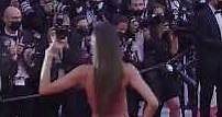 Модель Изабель Гулар / Model Izabel Goulart at the Red Carpet, video by DayNight TV