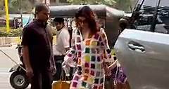 Akshay Kumar Gorgeous Wife Twinkle Khanna With Daughter Nitara Kumar Spotted at Juhu | Bollywood Bliss
