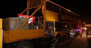 北大嶼山公路城巴撼工程車釀9傷　巴士車長被困獲救