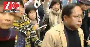 何俊仁出席論壇被人民力量成員包圍抗議
