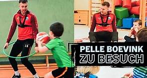 Pelle Boevink zu Besuch bei "Bundesliga bewegt"