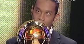 ⚽✨ Ronaldinho received the 2015 Ballon d'Or, in front of Zinédine Zidane and Michel Platini #ballondor #ronaldinho #ronnie | France Football