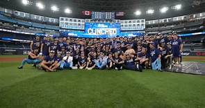 Blue Jays pose for team photo during playoff-berth celebration