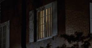 The Exorcist 1973 - Regan’s silhouette against the window scene / La silueta de Regan en la ventana