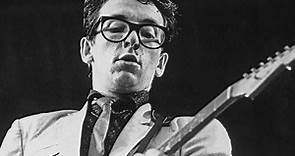 Elvis Costello’s 10 greatest songs of all time - Far Out Magazine