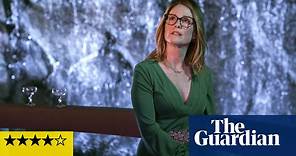 Gloria Bell review – Julianne Moore is passionate, single and ready to mingle