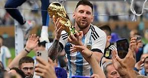 Las 11 mejores fotos de Lionel Messi con la Copa del Mundo