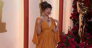 Sandra Oh delights in her orange dress at the 2022 Oscars