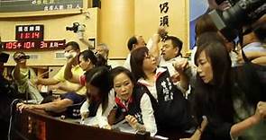 台南市議會臨時會 朝野衝突亂成一團