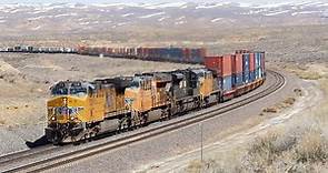 Huge American trains - Union Pacific - Green River - Wyoming - April 2023