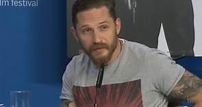 Tom Hardy deja en ridículo a periodista