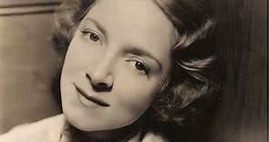 Timeless Beauty: Helen Hayes in Unforgettable Photographs That Never Fade!