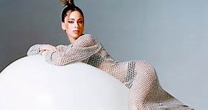 Tini Stoessel brilló en una producción de ropa internacional con looks muy cancheros y osados