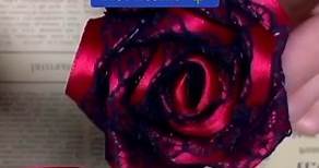 Como hacer una flor eterna con dos cintas🌹 Tutorial de flor eterna con dos cintas🌹🥰 (flores eternas,flores eternas paso a paso , rosas eterna, manualidades con rosas eternas manualidades con flores eternas ) #floreterna #rosaeterna #rosasdeliston #rosaseternas #floresechasamano creditos a quien corresponda