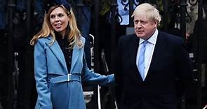 El primer ministro del Reino Unido Boris Johnson y su compañera Carrie Symonds anuncian el nacimiento de su hijo