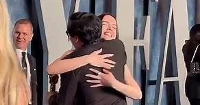 Seguimos sin poder olvidar momentos tan entrañables de los Oscar como este abrazo tan tierno entre Ana de Armas y Ke Huy Quan 🥹🥰 | Esquire Spain