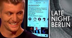 Toni Kroos prankt Cristiano Ronaldo auf Instagram | Late Night Berlin | ProSieben