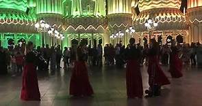 迪拜地球村乌克兰姑娘们吹号表演