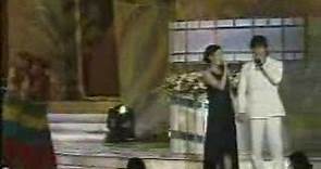 VIcki ZhaoWei & Lu Yi singing at Huabiao Awards