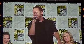 Scott Grimes sings "Daddy's Gone" at SDCC