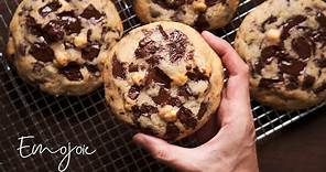 The Best Soft Chocolate Chip Cookies Recipe | Emojoie